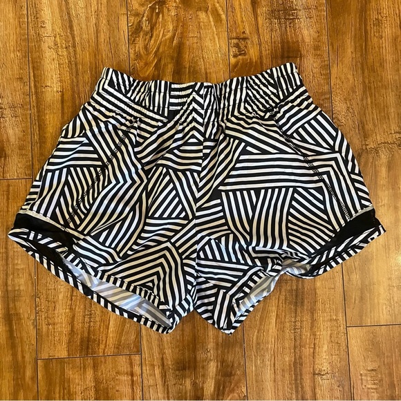ATHLETIC WORKS Girls Geometric Black White Exercise Shorts Inner Liner 14-16 - Picture 1 of 7